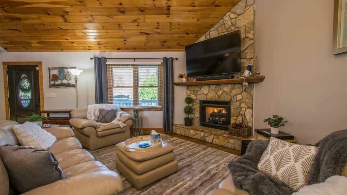 Etowah House | Rustic 4BR w/Deck, Firepit + Darts | Near Golf