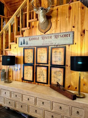 Walhalla House | Rustic 5 Bedroom Gorge River Resort