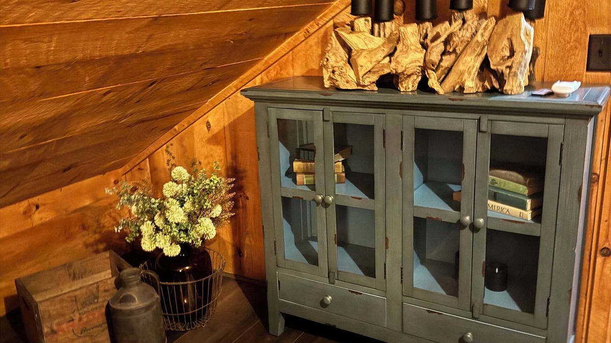Pembina County House | Rustic 5 Bedroom Gorge River Resort