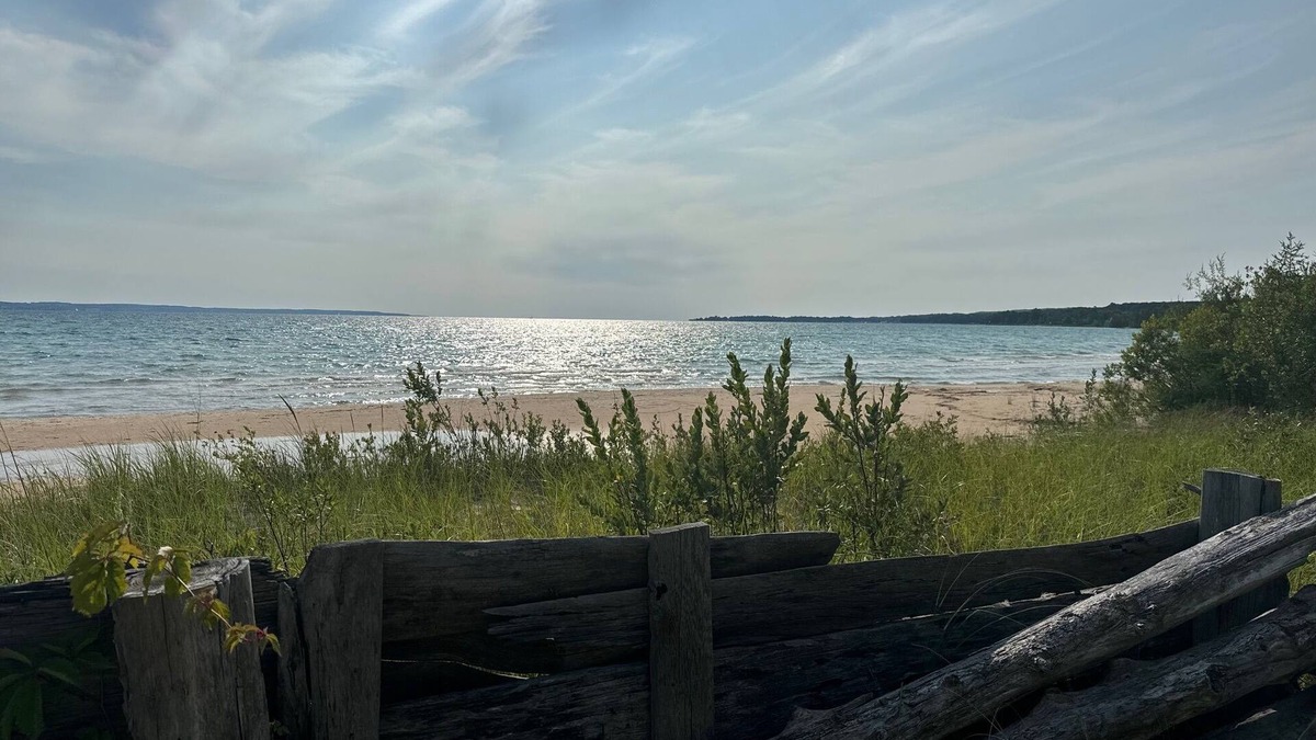 Menonaqua Beach Cottage | Rustic 5-bedroom cottage with private beach near Harbor Springs