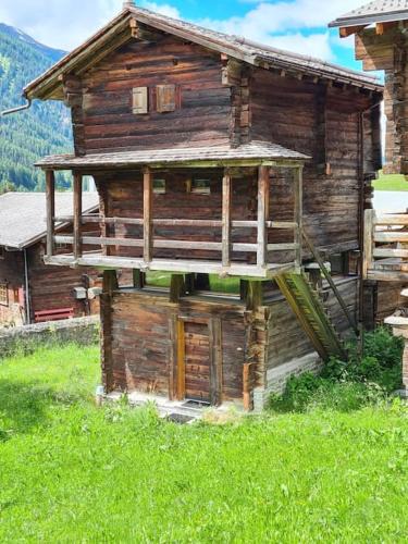 Reckingen Ski Chalet | Rustic Alpine 1BR Getaway- Unwind and Reconnect