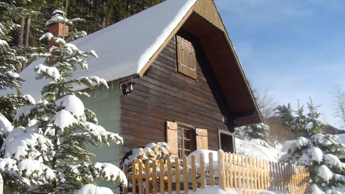 Praebichl House | Rustic alpine hut near ski slope with sauna