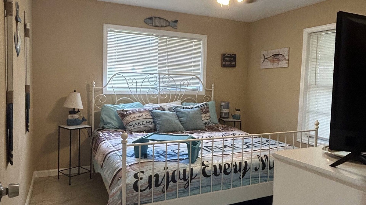 Burton House | Rustic Anchor Retreat, a fishermans paradise. Located near Lake Somerville.