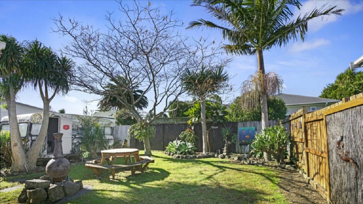 Waihi Beach Cabin | Rustic and comfortable, walk to beach and town