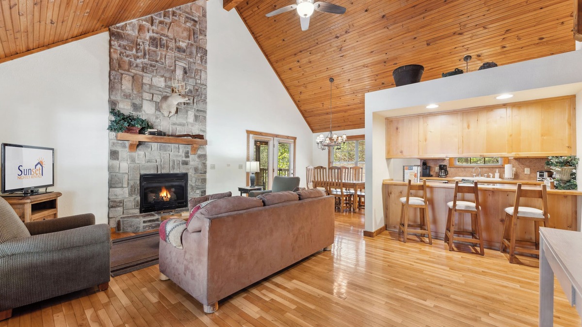 Branson West Cabin | Rustic and Quaint, Pet Friendly Cabin. Tucked Away In Gorgeous Stonebridge!