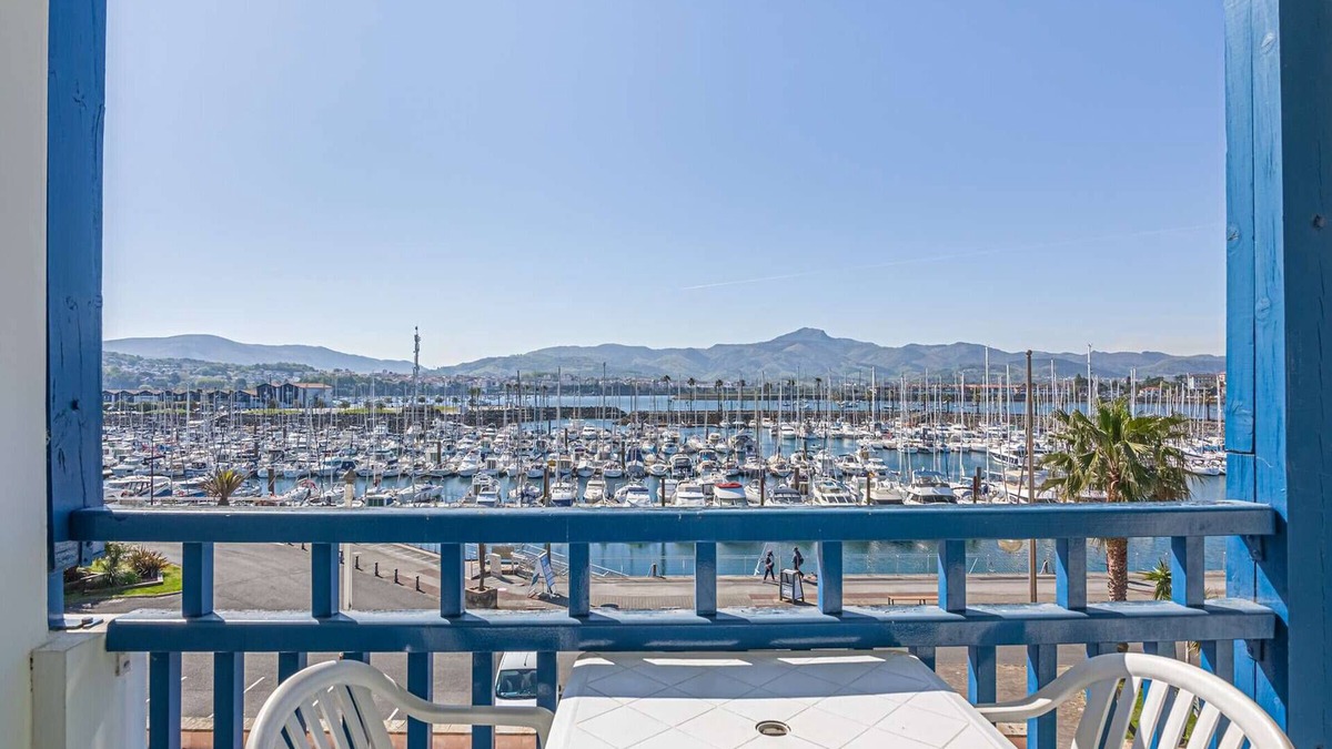 Hendaye Apartment | Rustic apartment with pool near the port and beach