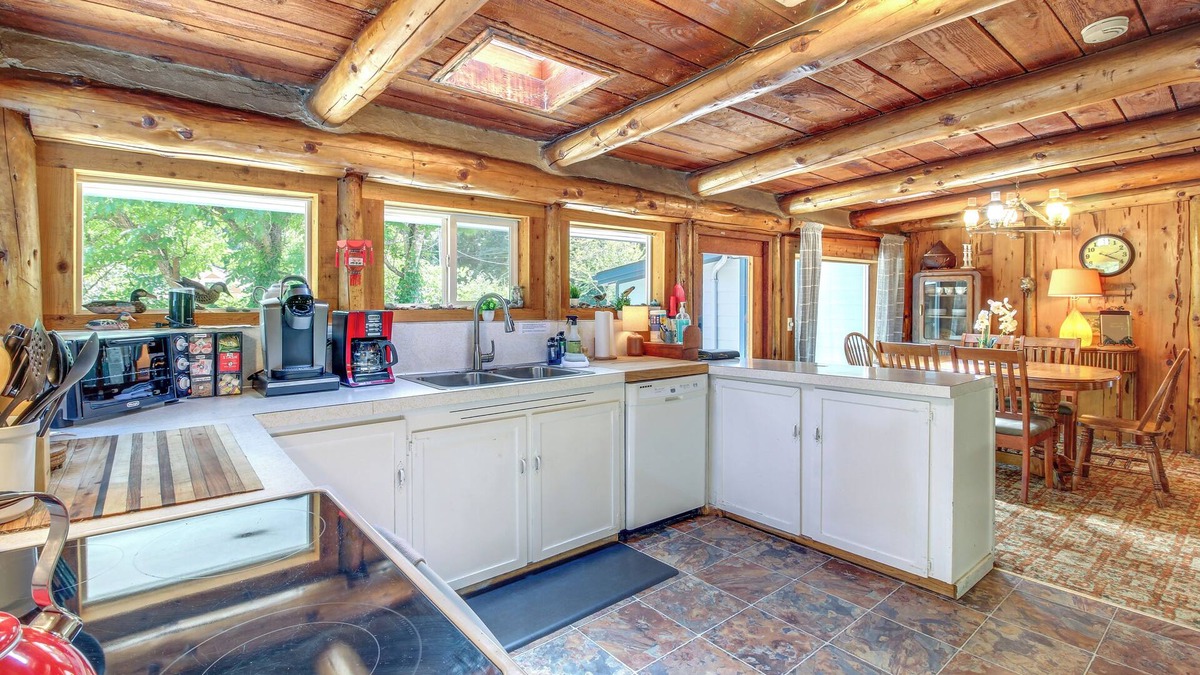 Bandon Cottage | Rustic Bandon Log Cabin on 5 Acres of Woodlands!