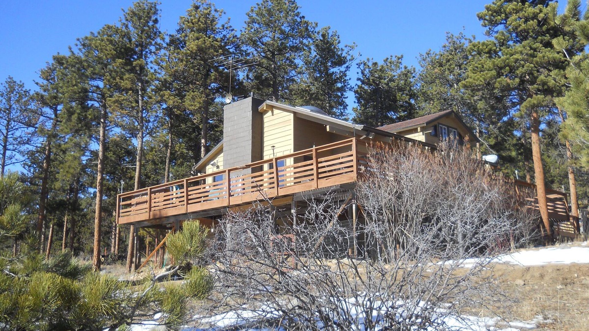 Boulder House | Rustic Beautiful Lg Colorado Rockies Mtn Home w/Lg Hot Tub Border Ntl Forest