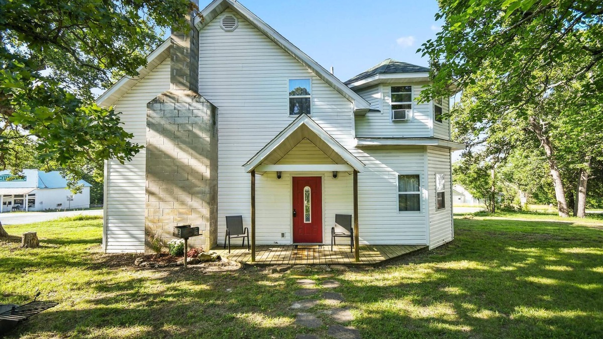 Windyville Cabin | Rustic Beauty by the Niangua River