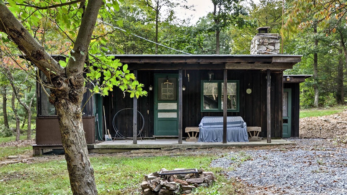 Buffalo Mills Cabin | Rustic Bedford Cabin Near Hunting & Fishing