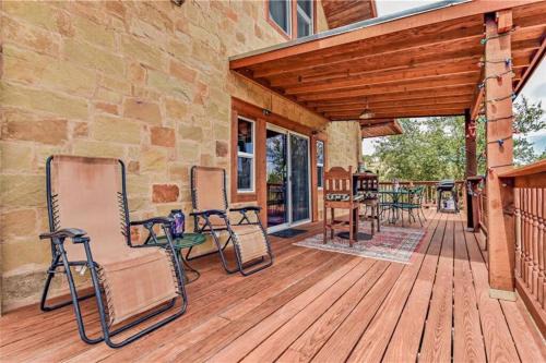 Oatmeal House | RUSTIC BLUEBONNET CABIN With VIEW BY HIDDEN FALL PARK