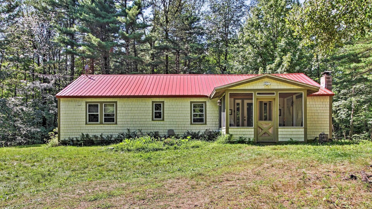 Bradford Cottage | Rustic Bradford Cottage - 14 Miles to Sunapee Mtn!