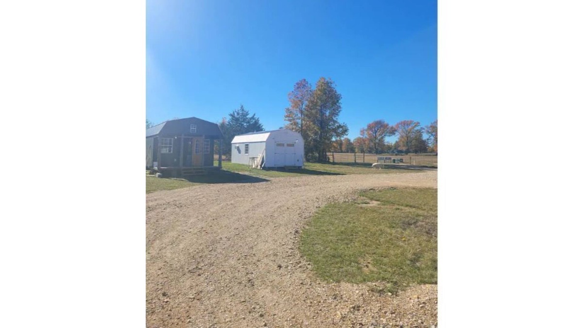 Winnsboro RV Rental | Rustic Bunk House!