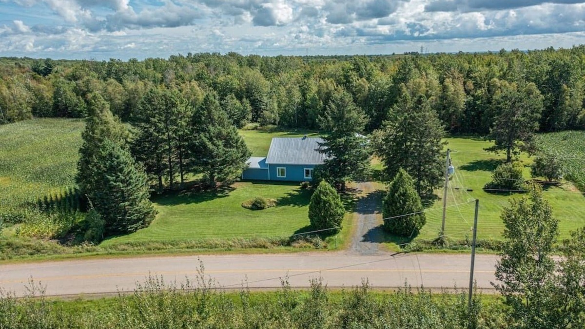 Mauricie Ski Chalet | Rustic & Modern Chalet. 32 Acre of Land. Avec SPA