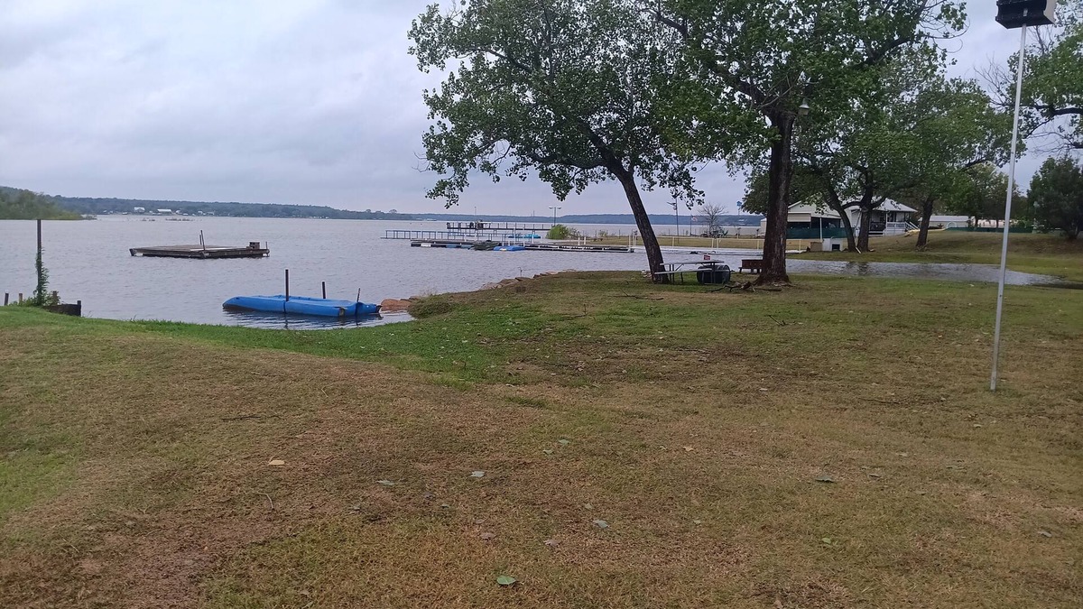 Eastland Cabin | Rustic cabin at lake Leon. Lake aces for fisherman or boat enthusiast.
