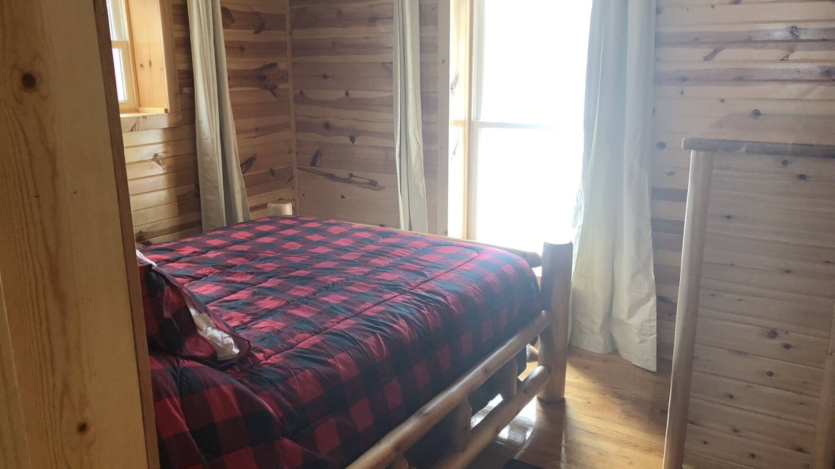 Hope House | Rustic Cabin Getaway
