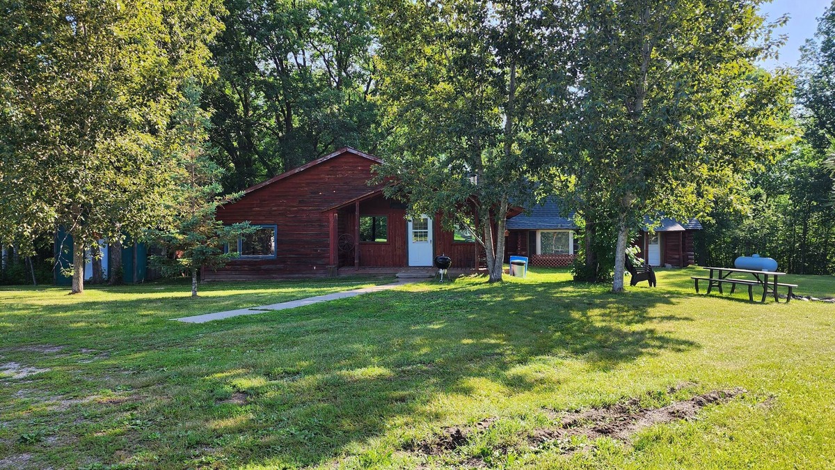 Hackensack Cabin | Rustic Cabin Hyde-A-Way