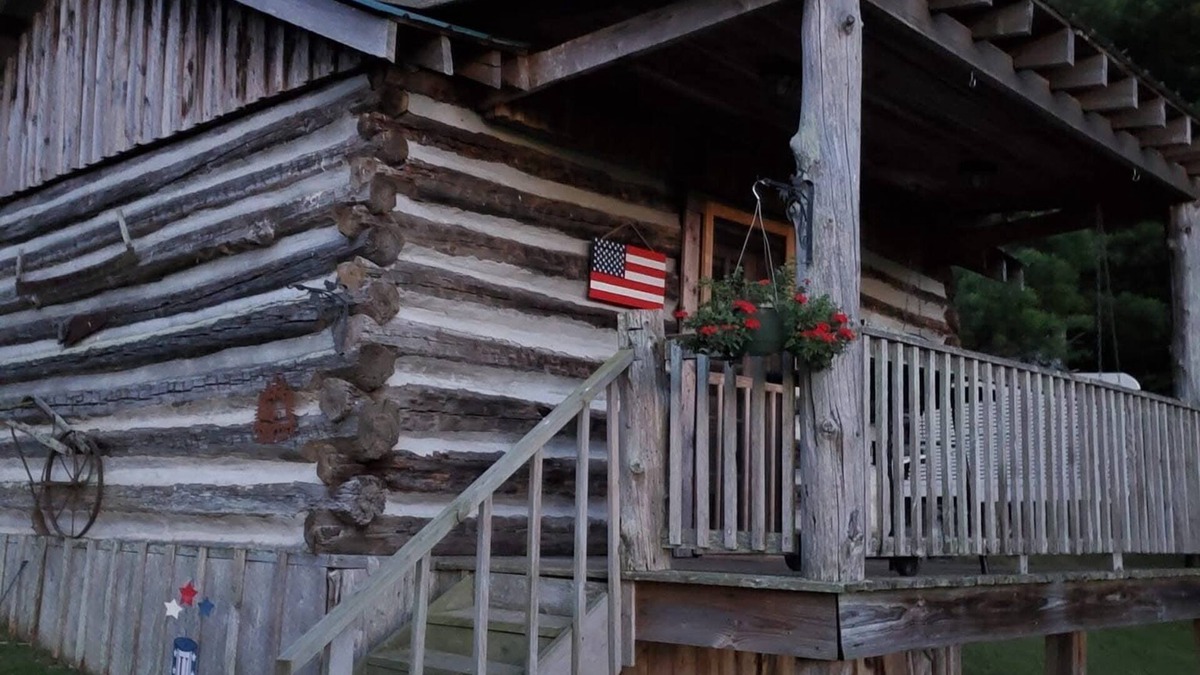 Old Town Cabin | Rustic cabin in peaceful Galax with WiFi, AC