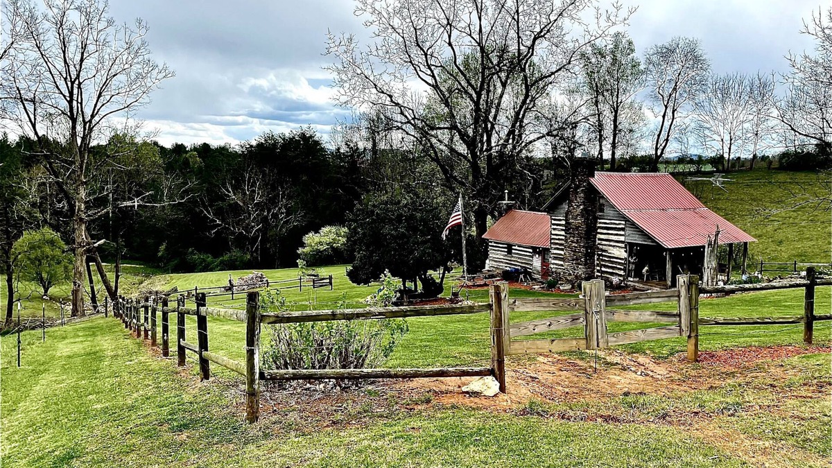 Smith River Cabin | Rustic Cabin in the valley near the Smith River. Pets Welcome!