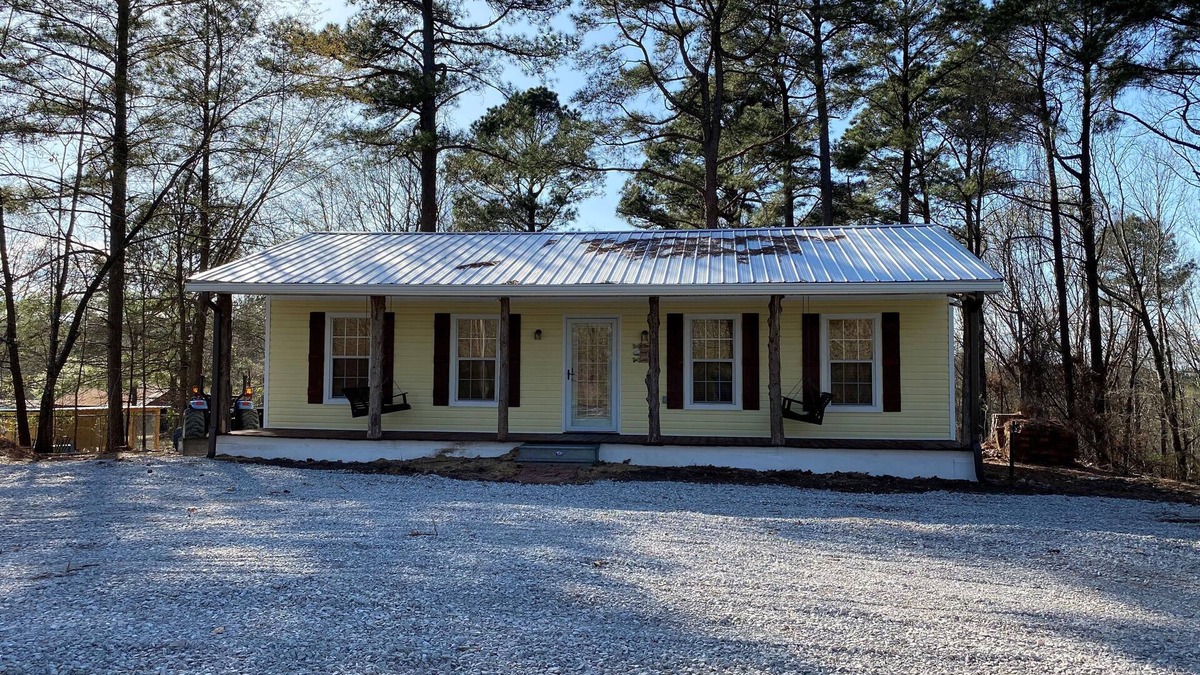 Batesville House | Rustic Cabin near Sardis Lake Boat Ramp