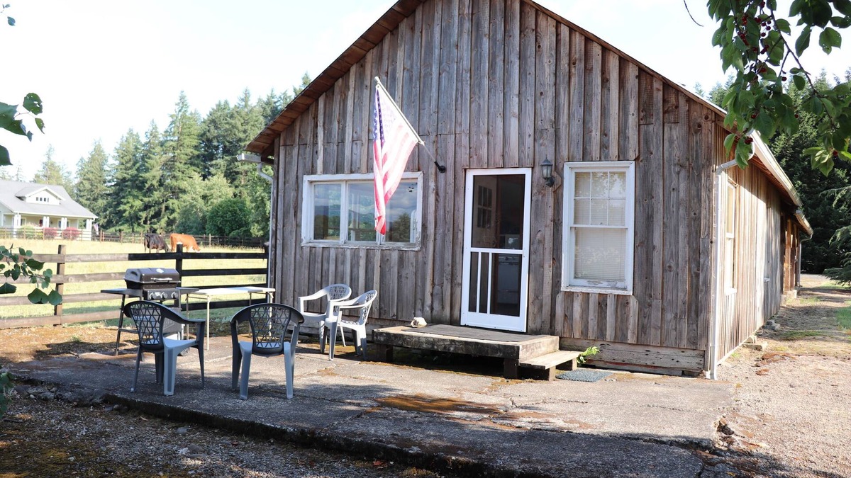 West Stayton Cabin | Rustic Cabin on 140-acre Working Cattle Ranch