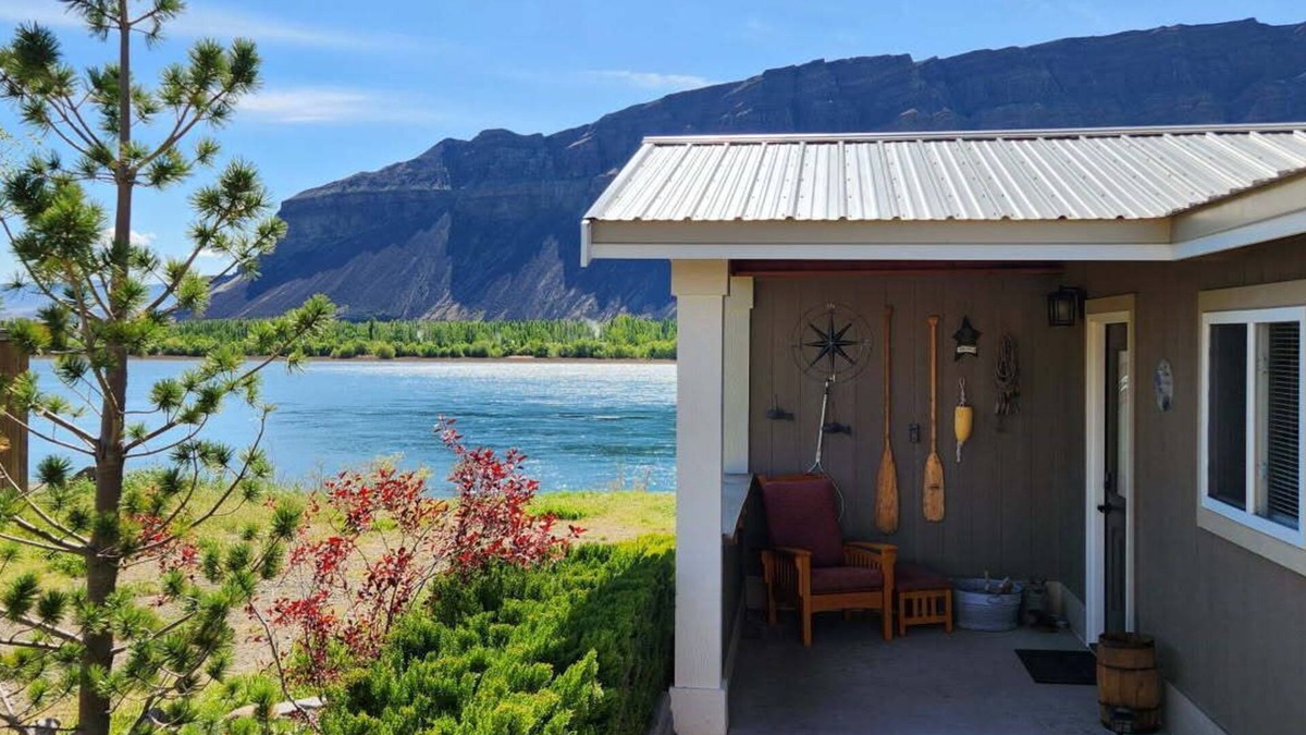 Beverly House | Rustic Cabin on the Columbia river.