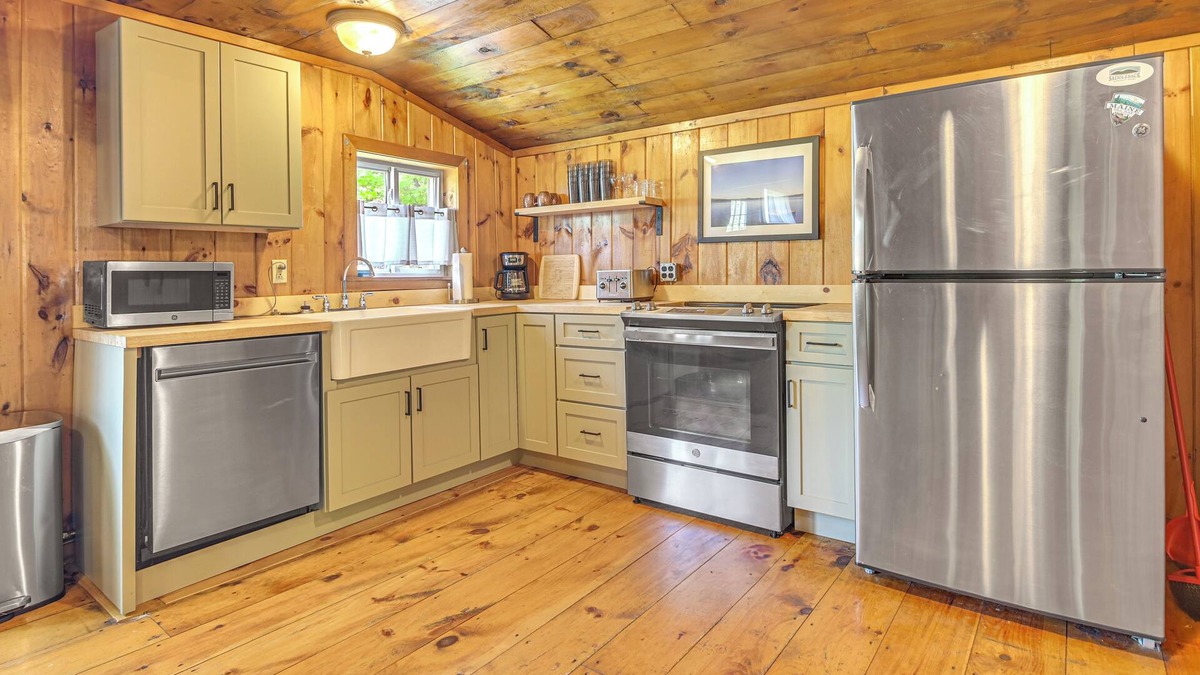 Rangeley Cottage | Rustic Cabin Retreat on Rangeley Lake!