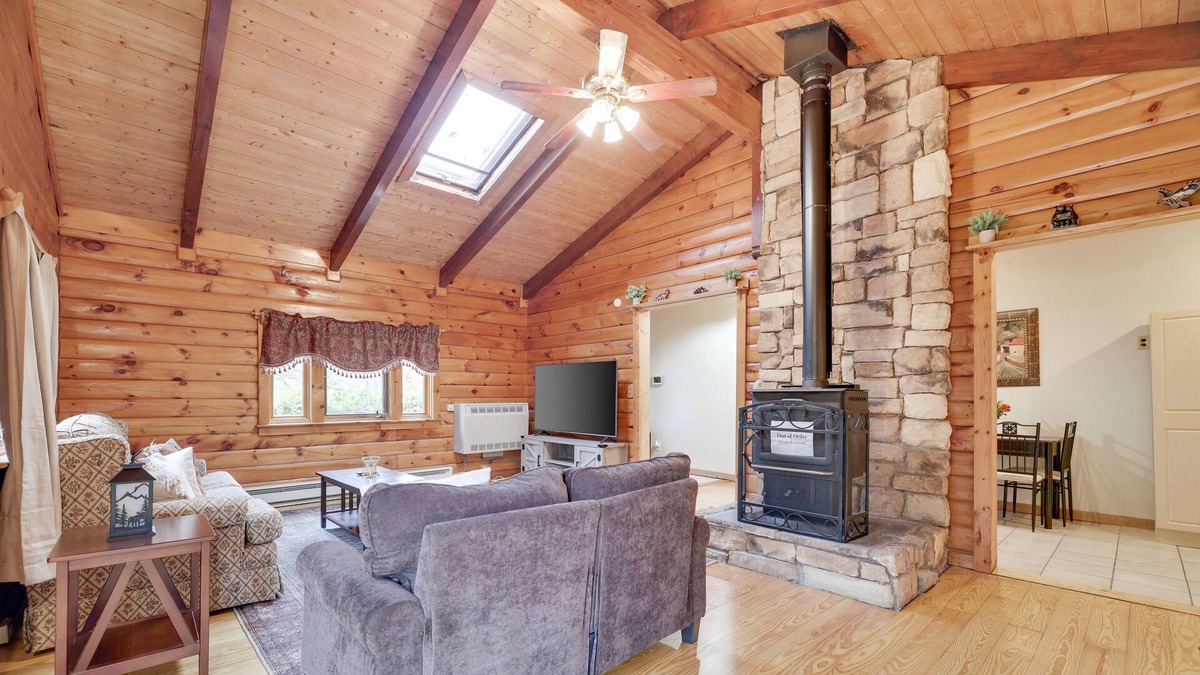 Cresco Cabin | Rustic Cabin Retreat w