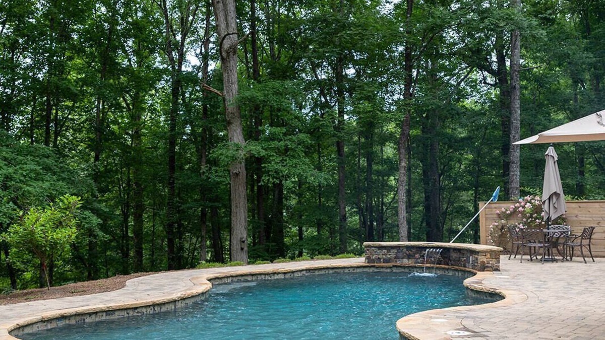Dahlonega Cabin | Rustic cabin sitting on acres of pastures nestled in the mountains of North GA