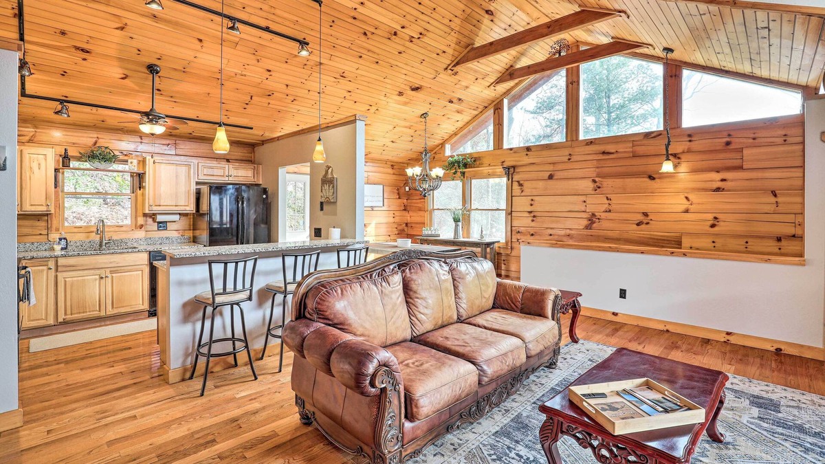 Canton Cottage | Rustic Cabin w/ Mountain Views & Private Deck!