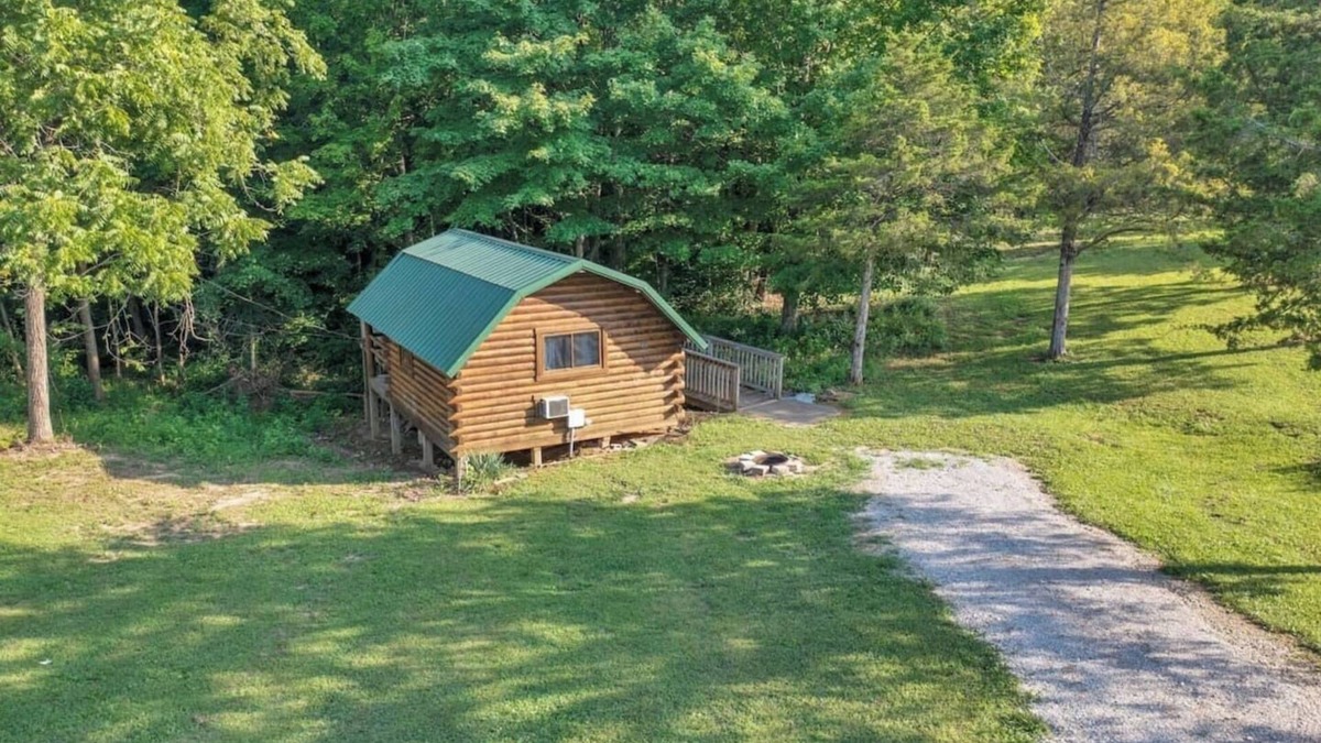 Bloomington Cabin | Rustic Cabin with Pool Access
