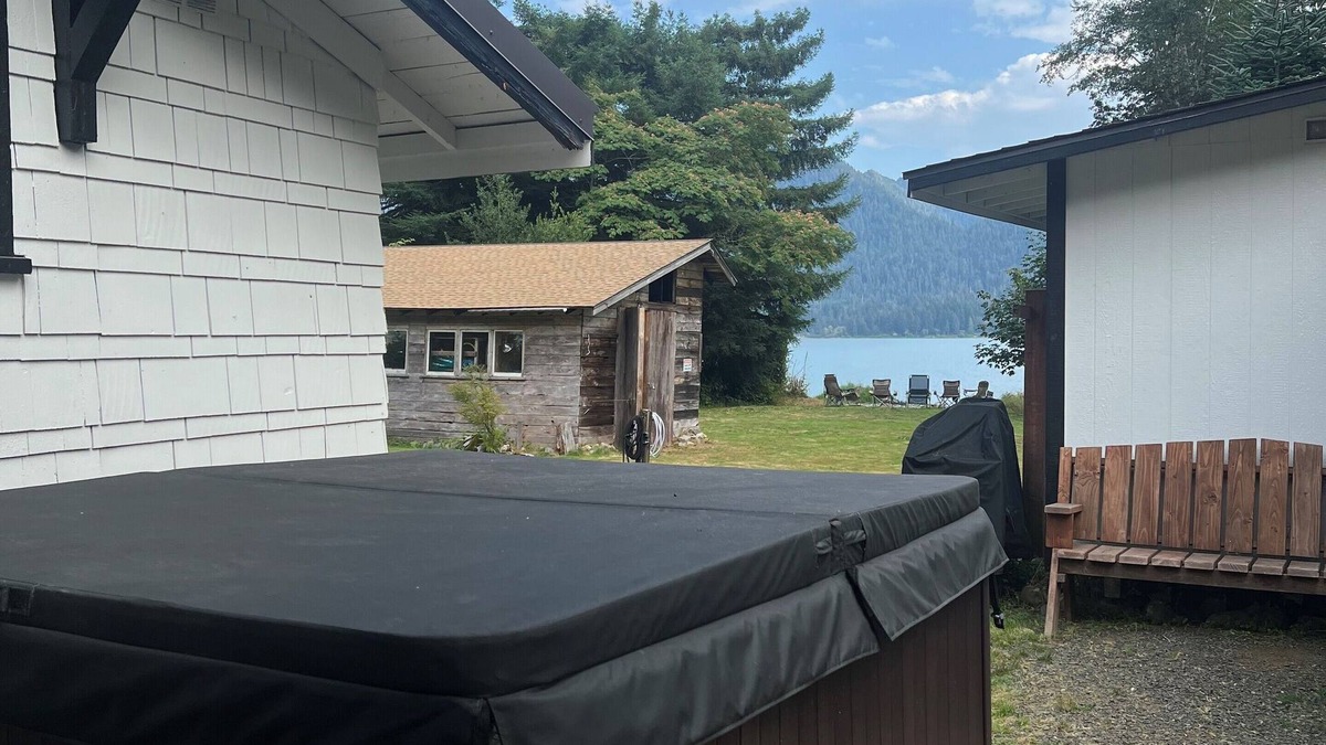 Amanda Park Cabin | Rustic cabin with WiFi in the Olympic National Park with lake view.