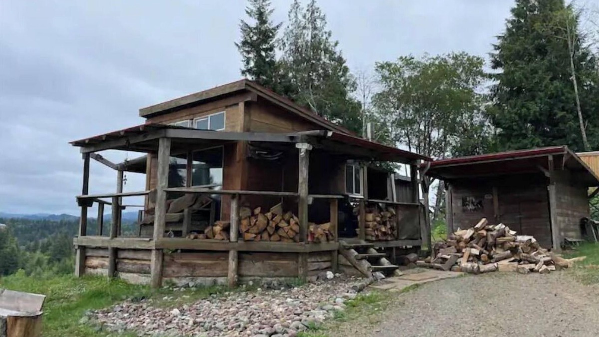 Bunker Hill Cabin | Rustic Cabin Wrap-around View