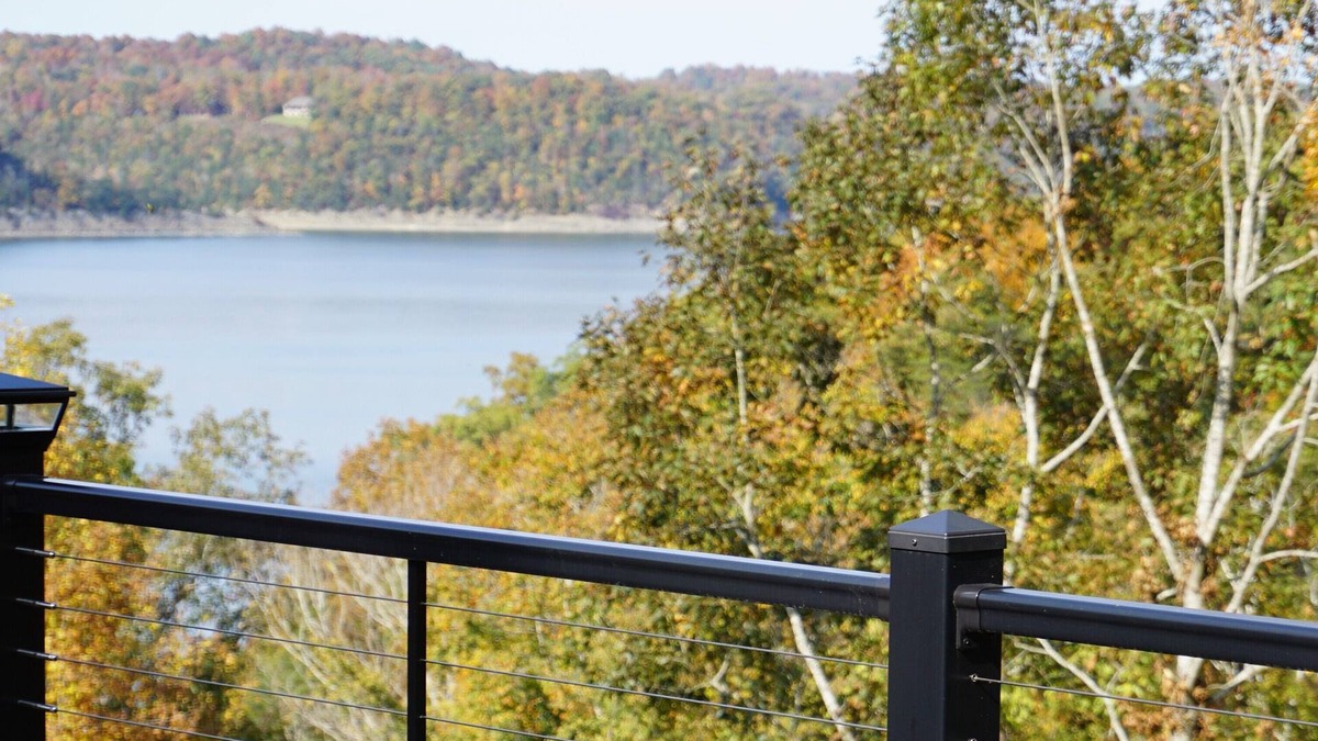 Monticello House | Rustic Cabin - Year Round Lake View
