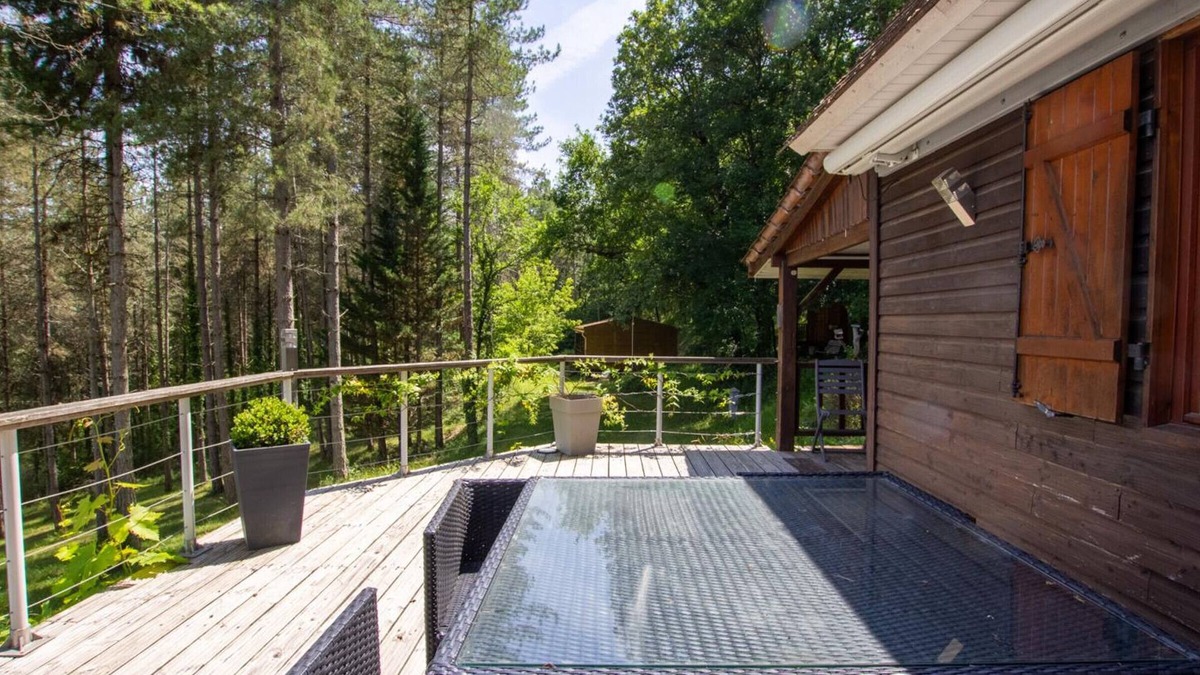 Saint-Pompont Cottage | Rustic chalet in the heart of Black Périgord with terrace & all comforts included