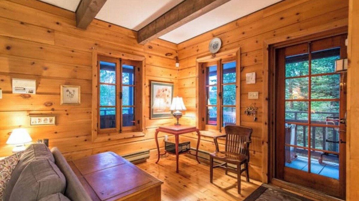 Saint-Faustin-Lac-Carre Cabin | Rustic chalet in Mont-Blanc, lakeside, 4 bedrooms