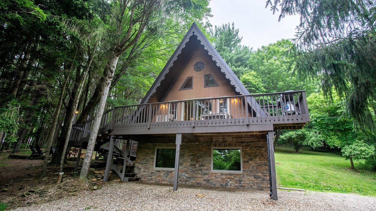 Loudonville Ski Chalet | Rustic Chalet - Secluded with Hot Tub & Pool Table