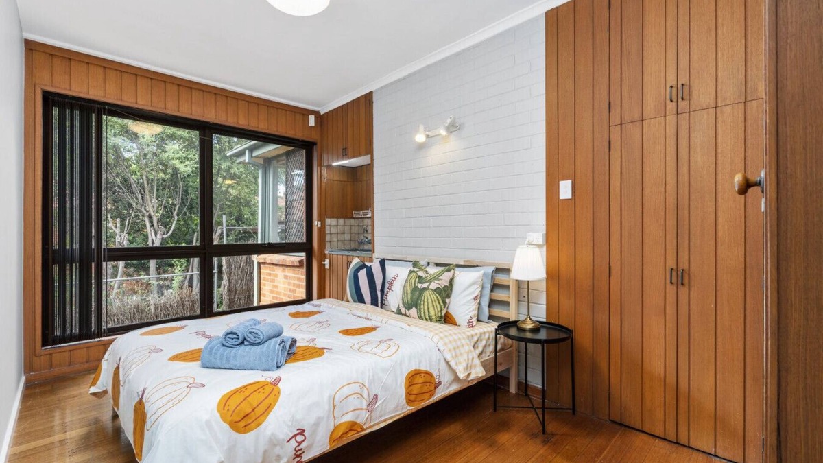 Yarralumla House | Rustic Charm by the Lake, Embassies & Parliament