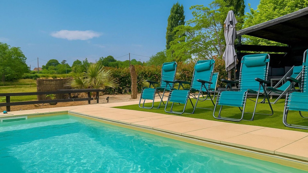 Queyssac House | Rustic Charm Private Pool & Large Garden Escape