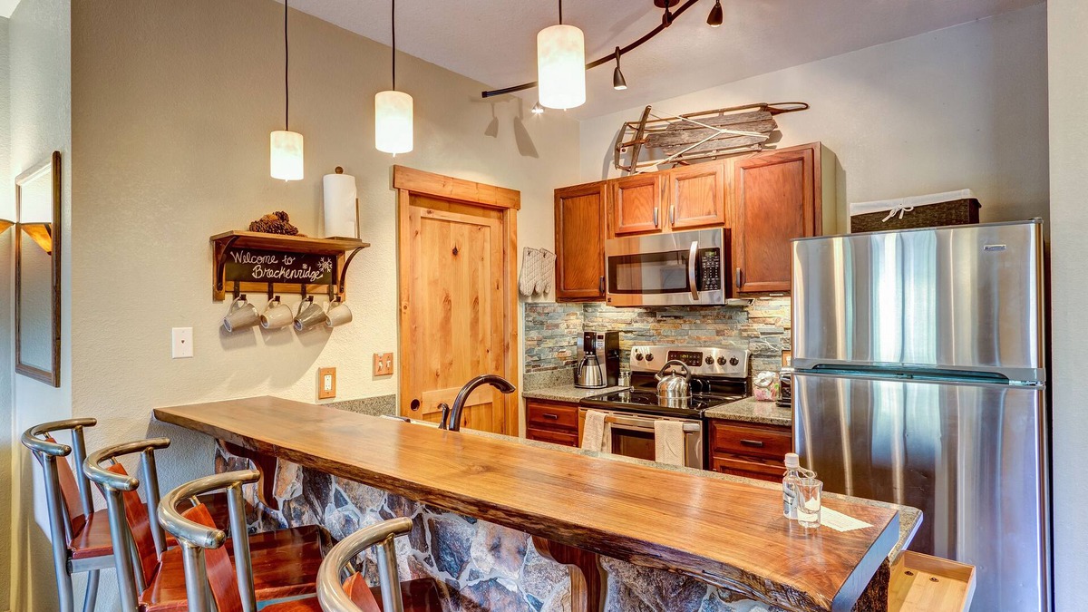 Breckenridge Condo | Rustic & Charming Breckenridge Getaway
