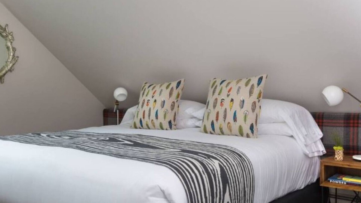 Stowe Area Hotel | Rustic-Chic Double Room Perfect for Skiing Adventures Near Rentals