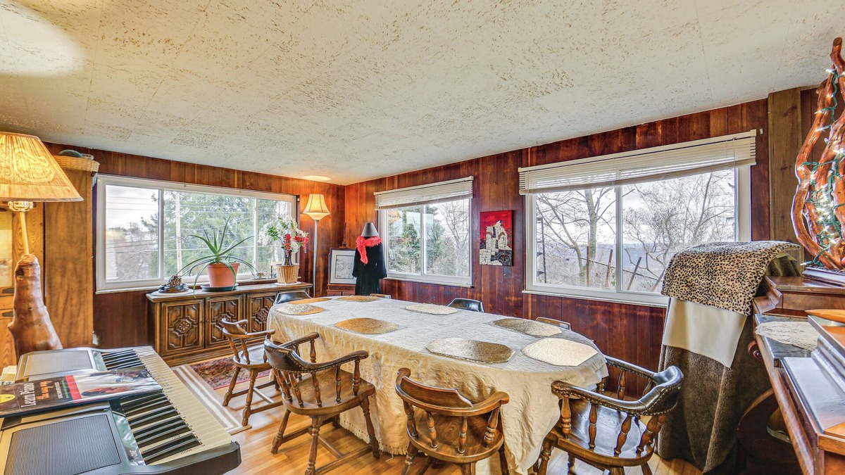 West Mifflin House | ‘Rustic Chic’ Retreat: 4 Mi to Kennywood!