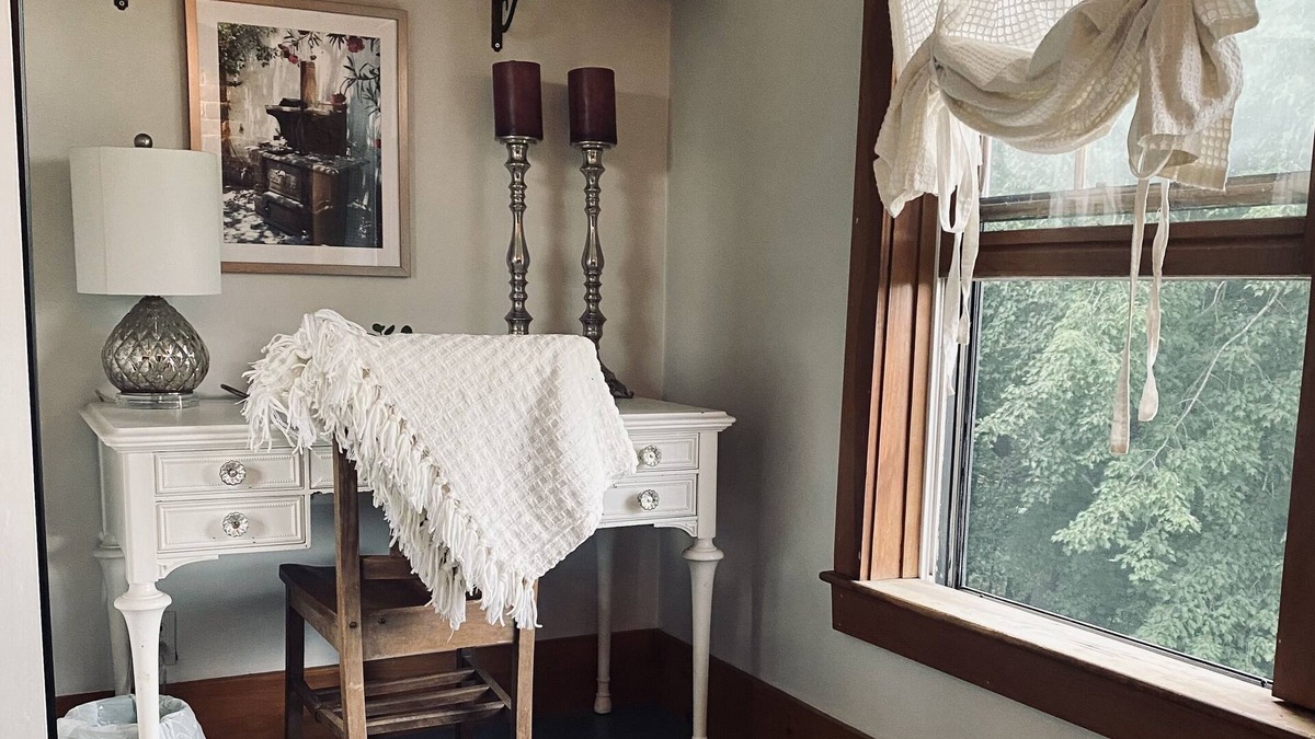 Canterbury Apartment | Rustic Chic Stay