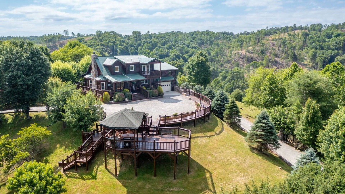Piney Creek Cabin | Rustic Cosmic Cabin with Panoramic Mountain views!