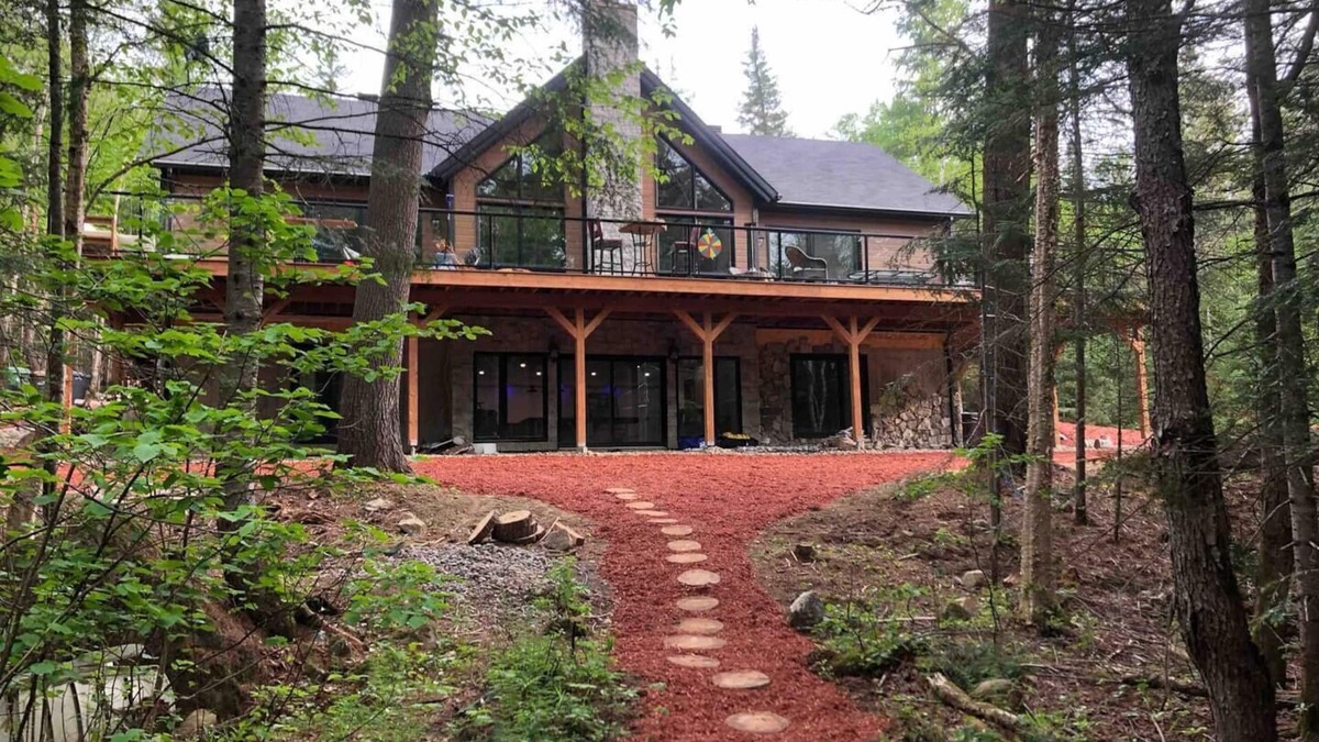St-Adolphe-d'Howard Cottage | Rustic cottage with a modern touch on river-lake, 6 bedrooms