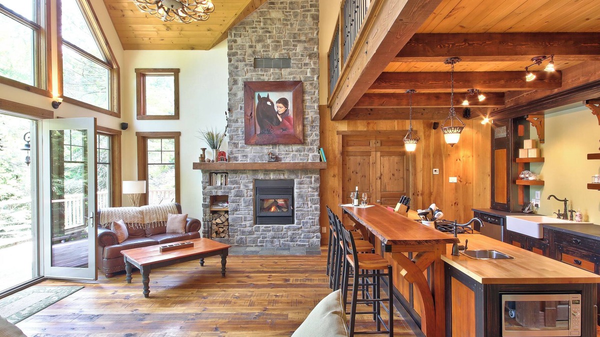Mont-Tremblant Cottage | Rustic cottage Tremblant - La Maison Rouge