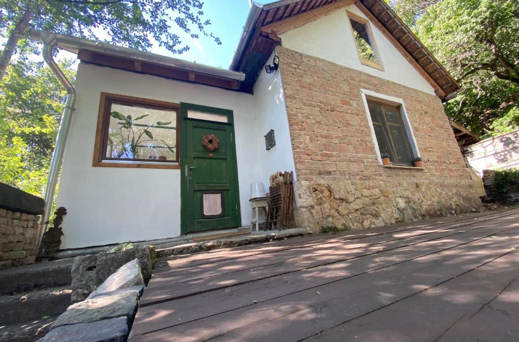 Csatarka House | Rustic Cottage & Garden Retreat on Buda Hilltop