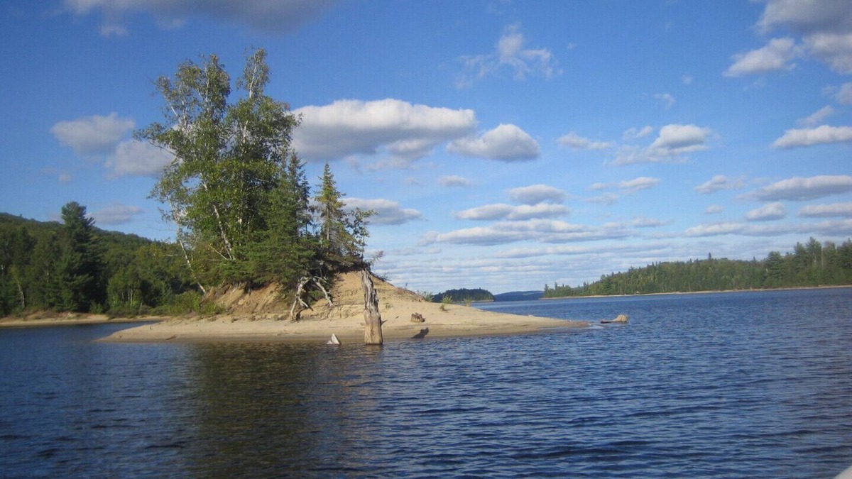 Grand-Remous Cottage | Rustic Cottage on Lake Baskatong in Quebec