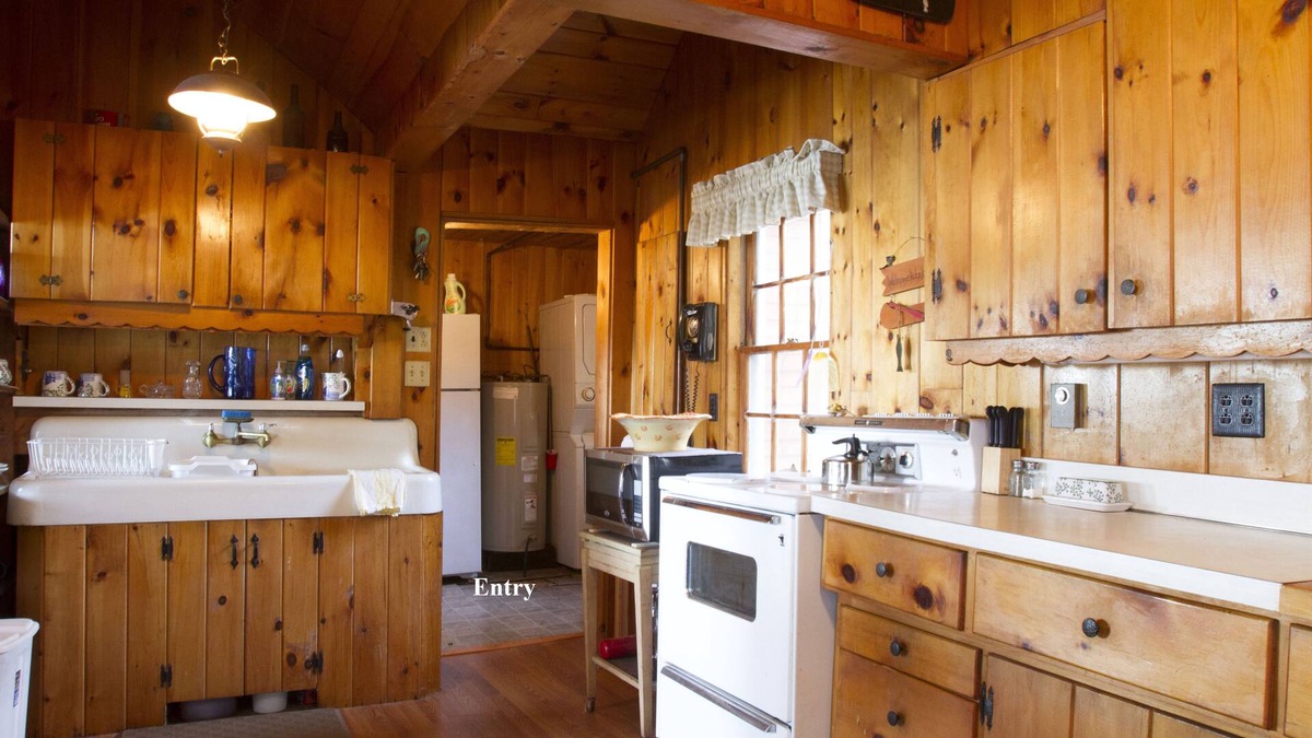 Willsboro Cottage | Rustic Cottage On The Water With Beautiful Views. Relax