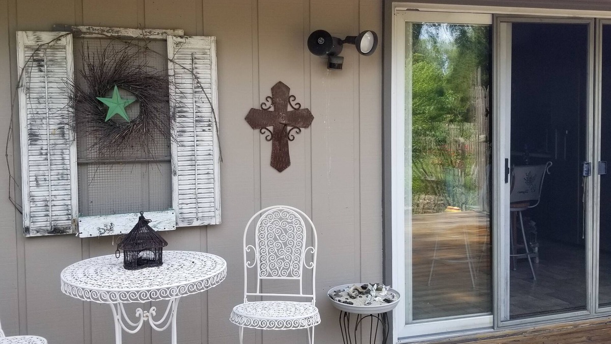 Machesney Park House | Rustic country charm - secluded sanctuary close to hospitals for traveling nurse